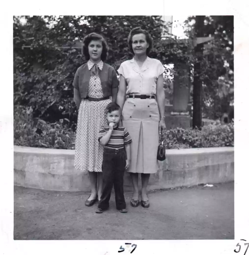 Mrs. Hazel Henderson & children-Jefferson, Oregon (57)